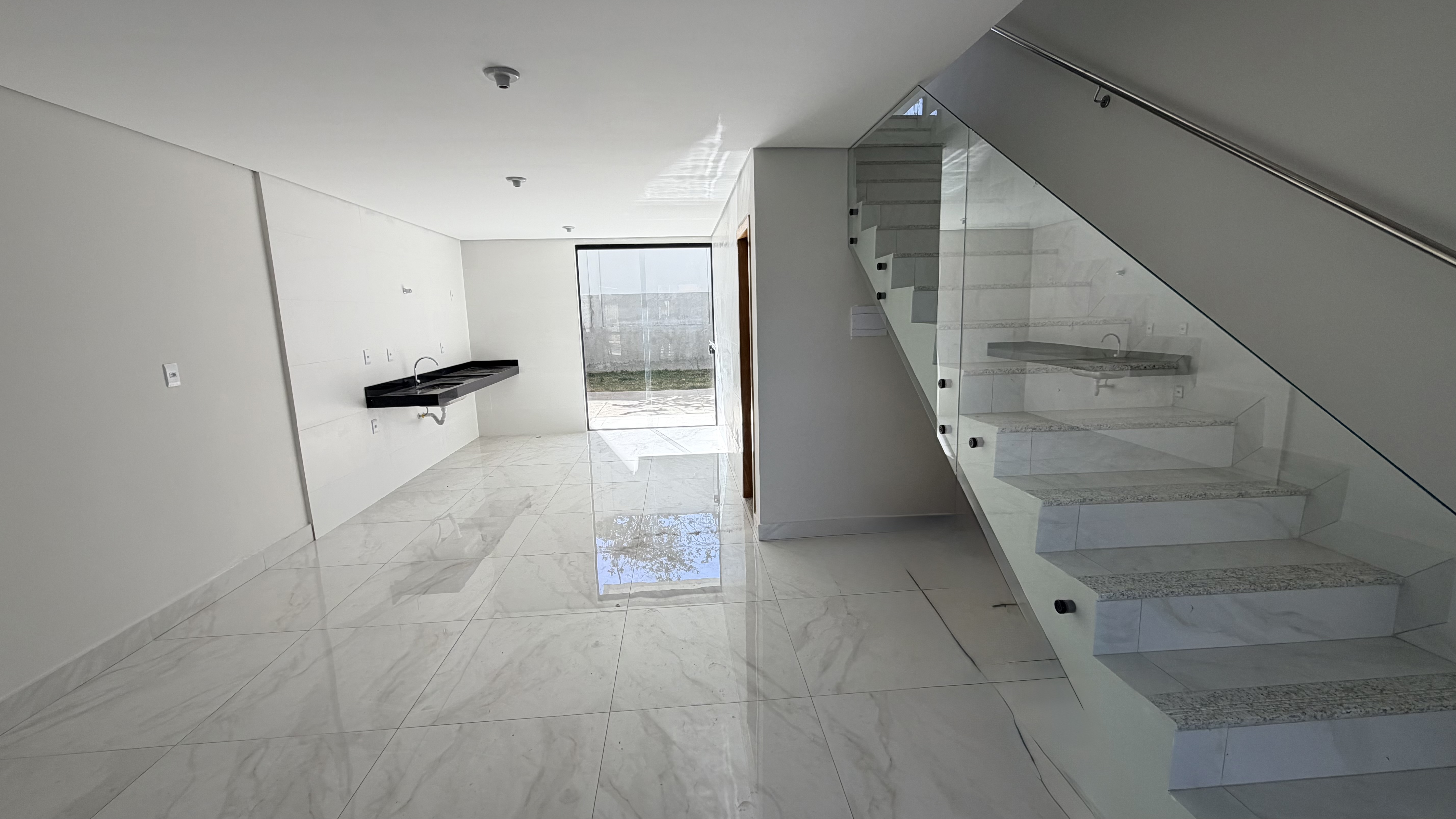 CASA BAIRRO ANGOLA - BETIM